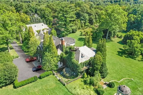 18 Simmons Ln, Greenwich, CT 06830