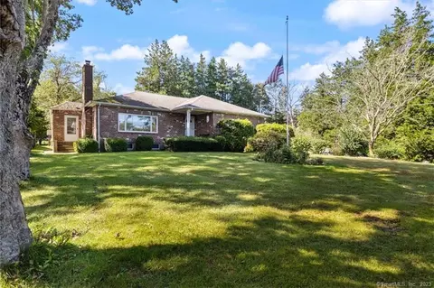 99 Great Neck Rd, Waterford, CT 06385