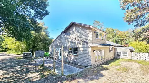 8 Andrews St, Stonington, CT 06379