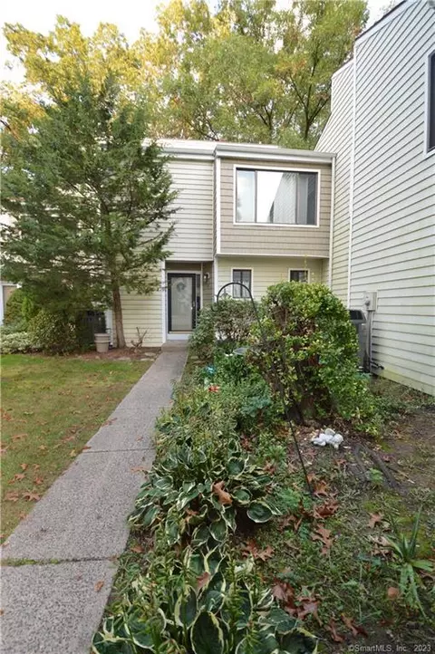 17 Currier Ct #17, Cheshire, CT 06410