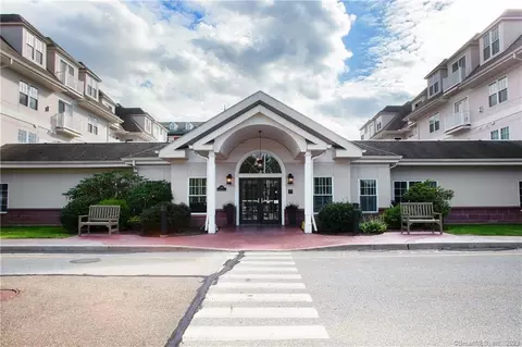 237 Fern St #402W, West Hartford, CT 06119