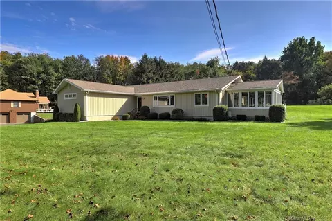 607 E Slope Dr, Orange, CT 06477