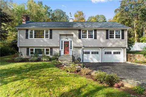 35 Isinglass Rd, Shelton, CT 06484