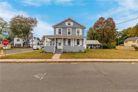 32 Chestnut St, Windsor Locks, CT 06096