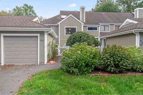 15 Country Walk #15, Shelton, CT 06484