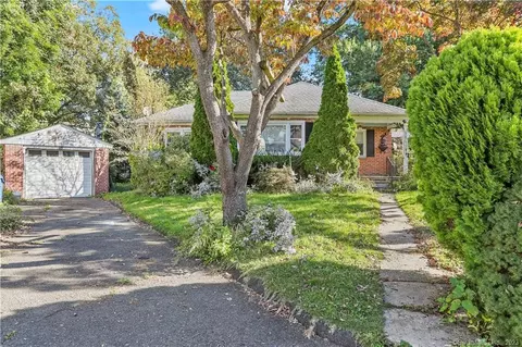 40 Winfield Ct, Norwalk, CT 06855