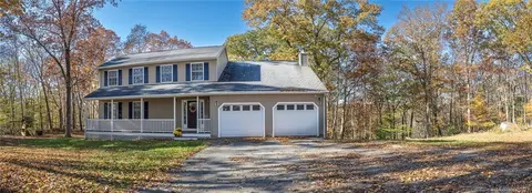 18 Katherine Ct, Montville, CT 06382