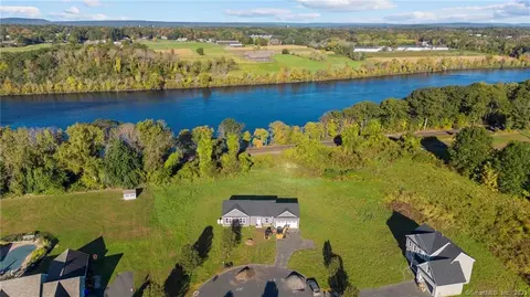 10 Rivercliff Ln, Enfield, CT 06082