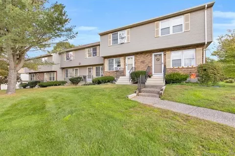 9 Countryside Ln #2, Middletown, CT 06457