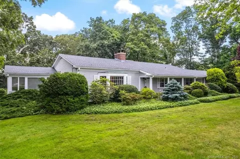 55 Sunset Hill Dr, Branford, CT 06405