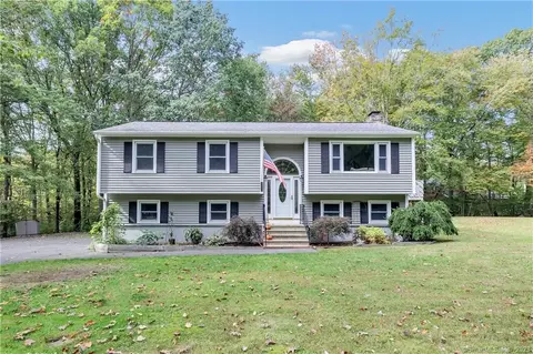 53 Red Maple Ct, Naugatuck, CT 06770