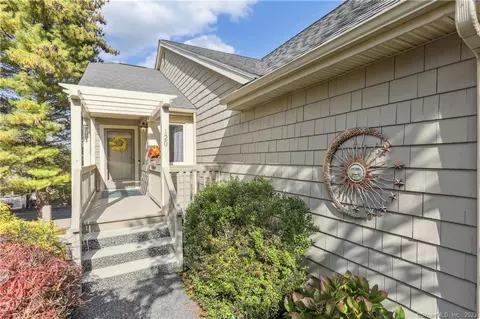 12 Boulevard Dr #19-120, Danbury, CT 06810