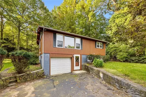 211 Amity St, Meriden, CT 06450