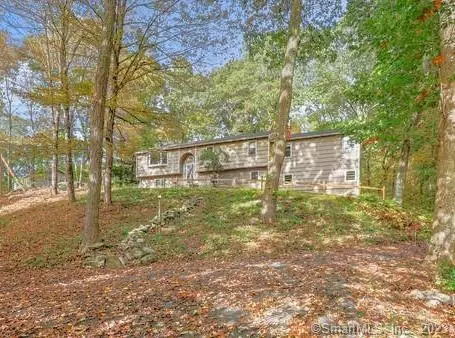 14 Skidmore Ln, Newtown, CT 06482