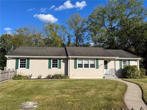 121 West St, Southington, CT 06489