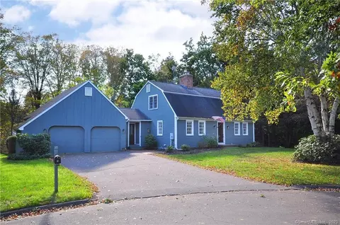 5 River Bend Ln, Windsor, CT 06095