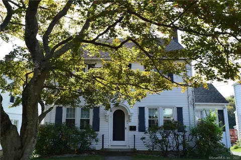 21 Woodmere Rd, West Hartford, CT 06119