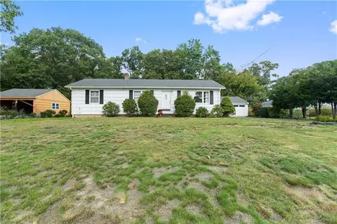 59 Coventry Cir, North Haven, CT 06473