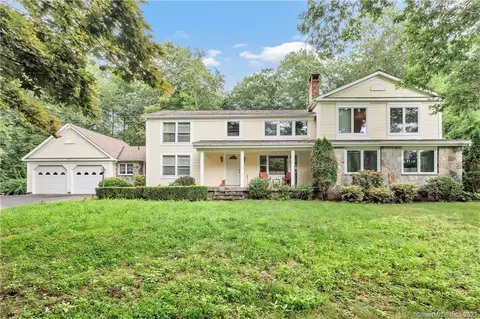 1722 Bartholomew Rd, Middletown, CT 06457