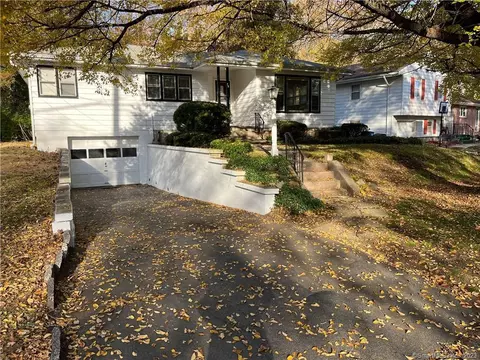 14 Seneca Rd, New Haven, CT 06515