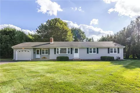98 Carriage Dr, Manchester, CT 06040