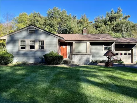 112 Westwood Rd, Woodbury, CT 06798