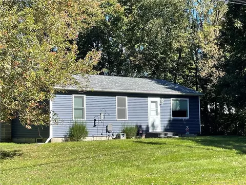 8 N Potvin Ave, Plainfield, CT 06354