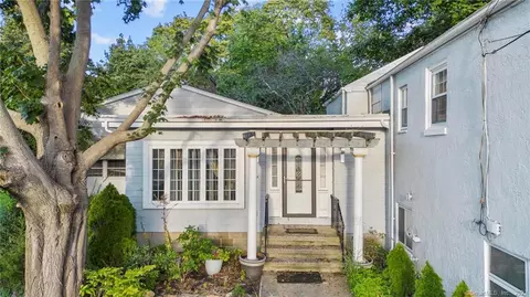 94 Indian Neck Ave, Branford, CT 06405