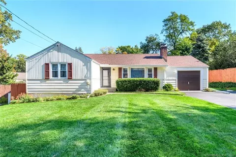 7 Powder Horn Rd, Norwalk, CT 06850