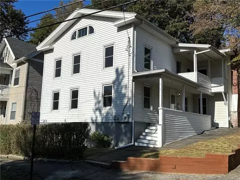 25 High St, Winchester, CT 06098