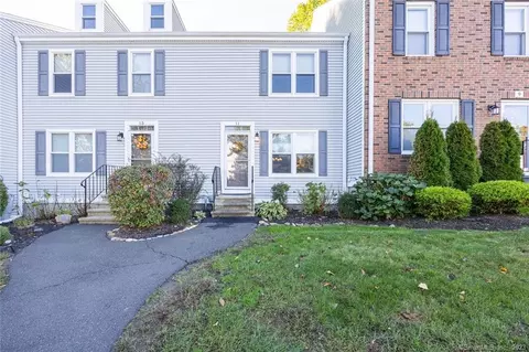 11 Summerhill Rd #11, Wallingford, CT 06492