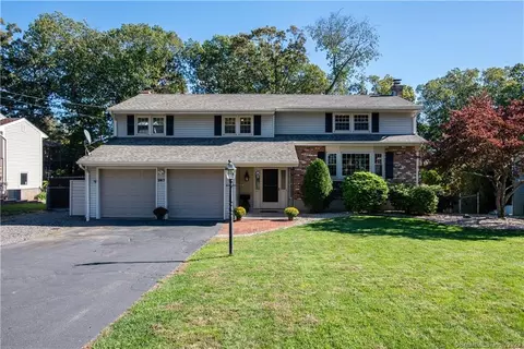 267 Lamplighter Ln, Newington, CT 06111
