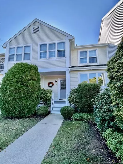 25 Cove Side Ln #25, Stonington, CT 06378