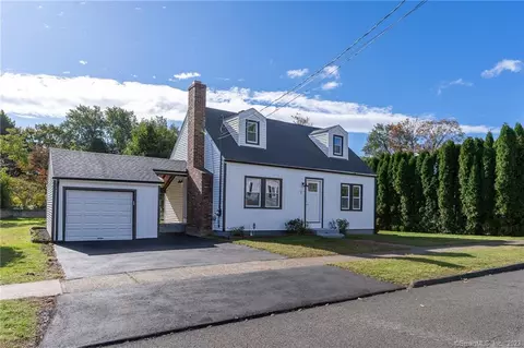 7 Arlmont St, Milford, CT 06461