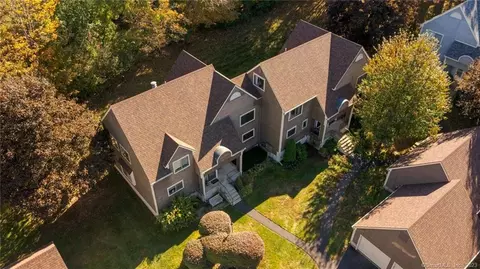 11 Quail Dr #11, Simsbury, CT 06082