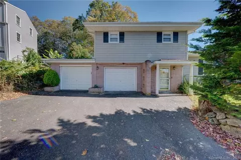 4 Twitchgrass Rd, Trumbull, CT 06611