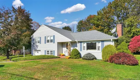 27 Fox Hill Rd, Wethersfield, CT 06109