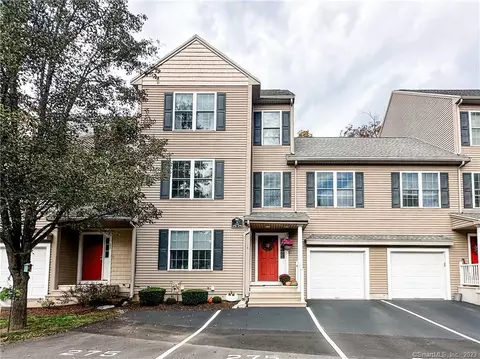 86 Perry St #276, Putnam, CT 06260