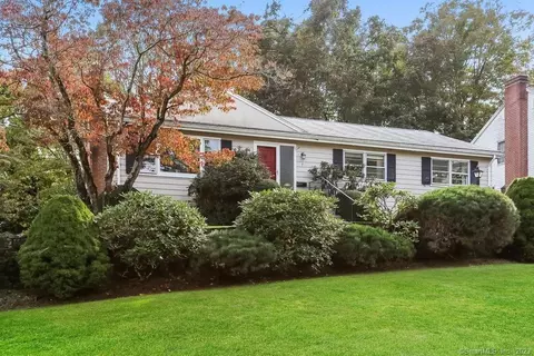 3 Lovelace Dr, West Hartford, CT 06117