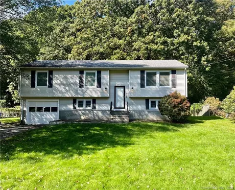89 Starr St, Norwich, CT 06360
