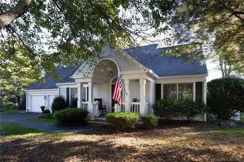 8 Pelham Way #8, Middlebury, CT 06762