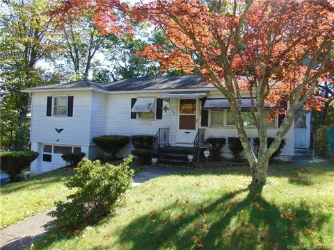 27 Everitt St, Waterbury, CT 06704