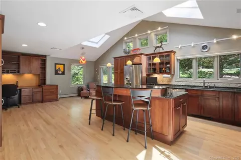 44 Wright Dr, Avon, CT 06001