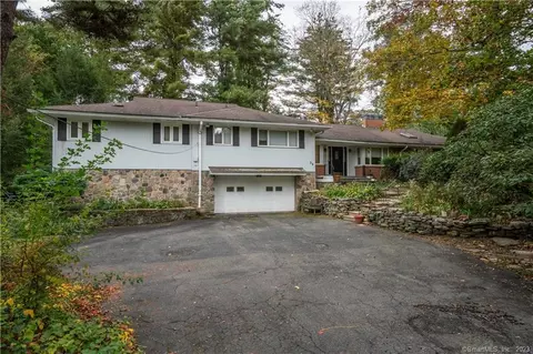 26 Old Brook Rd, West Hartford, CT 06117