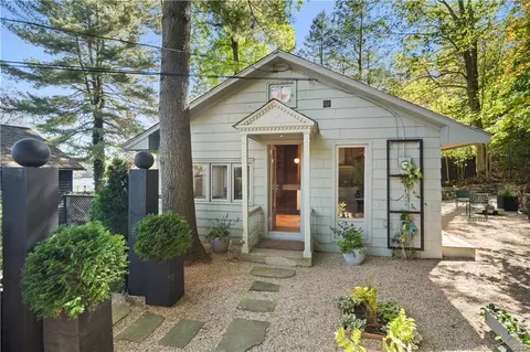 227 Mamanasco Rd, Ridgefield, CT 06877