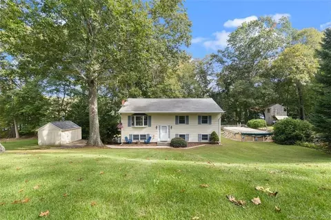 11 Kevin Rd, East Lyme, CT 06357