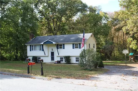 29 N Wawecus Hill Rd, Norwich, CT 06360
