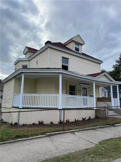 44 Blackhall St, New London, CT 06320