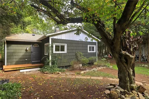 101 Alpine Dr, Newtown, CT 06482