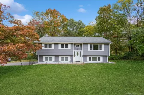 2 Mohawk Cir, Danbury, CT 06811